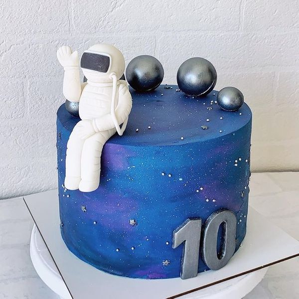Космонавт