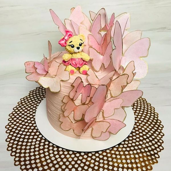 Мишка и бабочки
